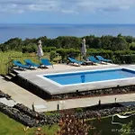 リゾート Refugio Dos Capelinhos - E