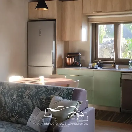 Refugio Dos Capelinhos - E *