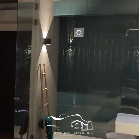 Refugio Dos Capelinhos - E