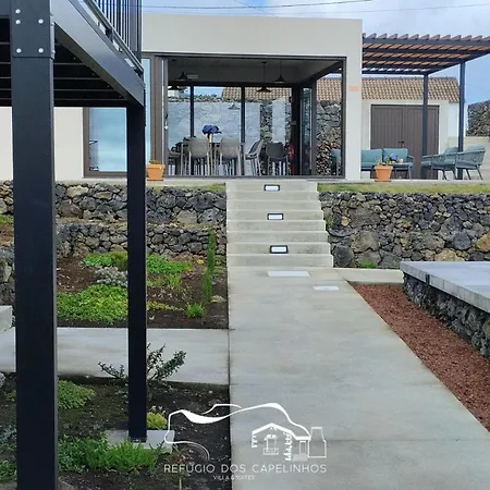 Refugio Dos Capelinhos - E