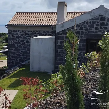 Resort Refugio Dos Capelinhos - E *