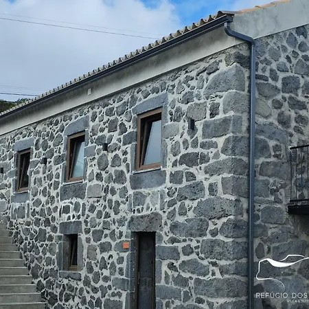 Refugio Dos Capelinhos - E