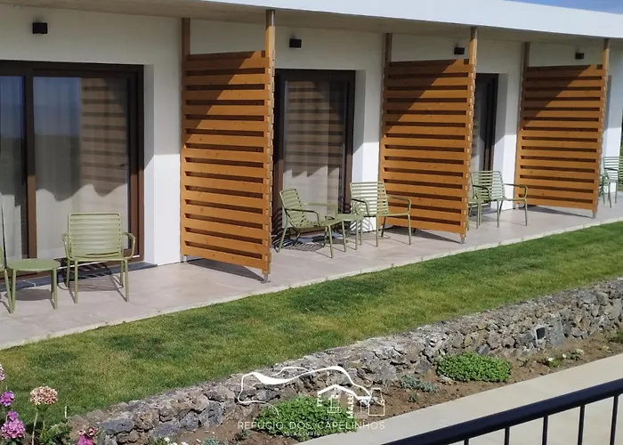 Refugio Dos Capelinhos - E *