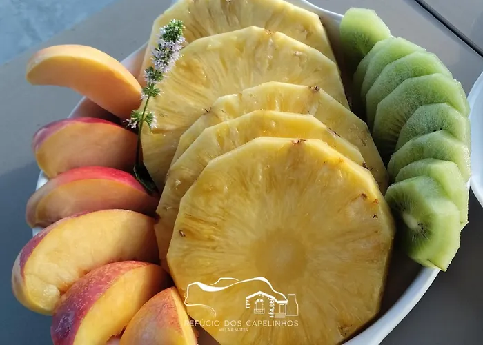 Refugio Dos Capelinhos - E *