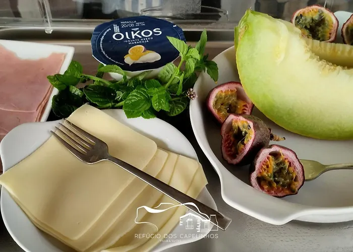 Refugio Dos Capelinhos - E *