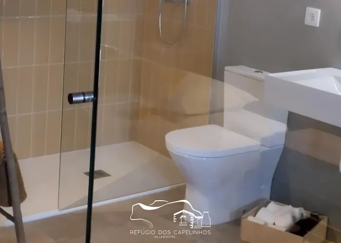 Refugio Dos Capelinhos - E Norte Pequeno