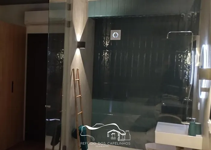 Refugio Dos Capelinhos - E