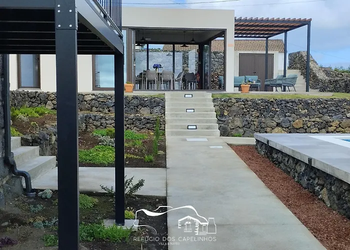 Refugio Dos Capelinhos - E