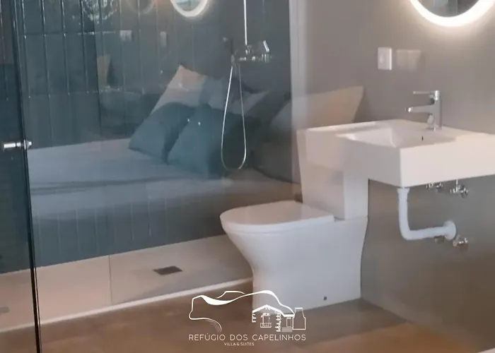 Refugio Dos Capelinhos - E