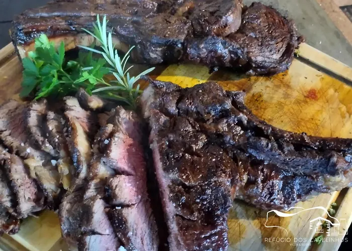 Refugio Dos Capelinhos - E *