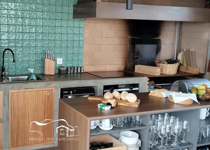 Refugio Dos Capelinhos - E *